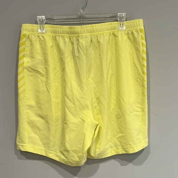 GYMSHARK new yellow shorts - Picture 2 of 3